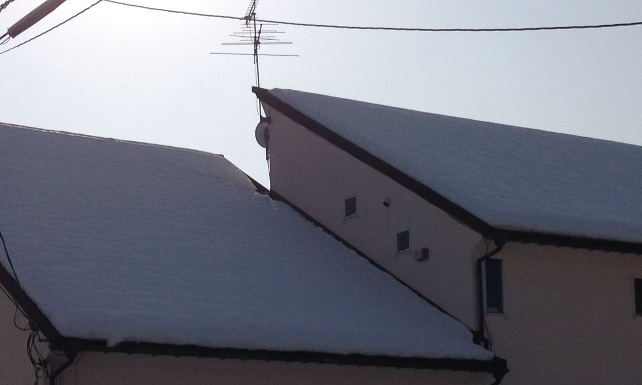 雪止めの効果がわかる事例 福井県 福井の屋根 雨樋 外壁 太陽光の工事店ブログ 雪止めの効果がわかる事例 福井県 福井の屋根 雨樋 外壁 太陽光の工事店ブログ