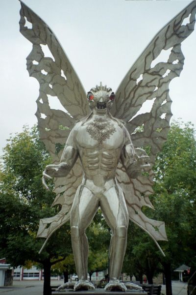 Mothman_statue_2005