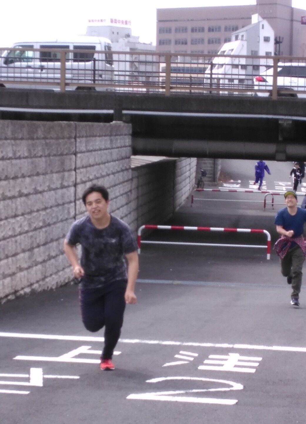 沼津 走る 走る 俺たち すべての若者に豊かな学びと青春を 沼津 走る 走る 俺たち すべての若者に豊かな学びと青春を