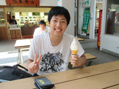 243704b3.jpg