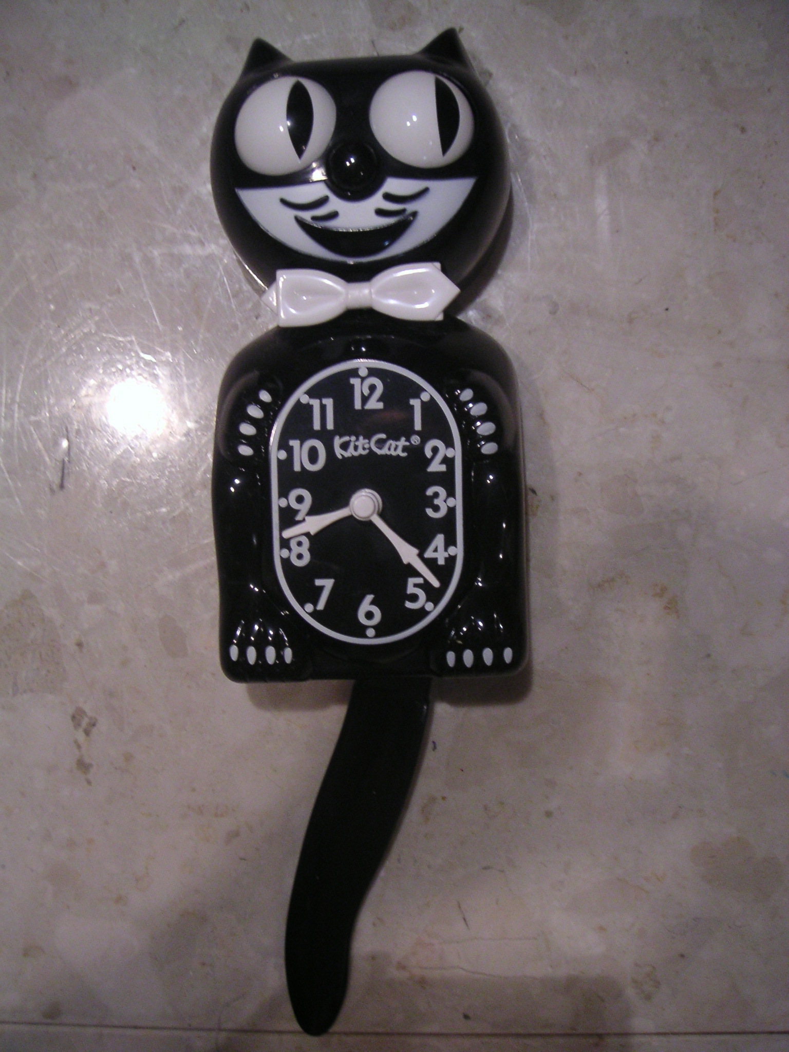 不思議な黒猫時計 Date
