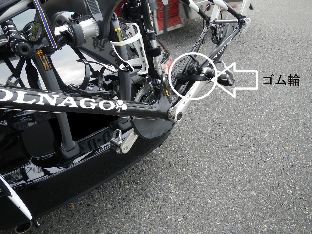 輪行時に自転車を固定するベルト