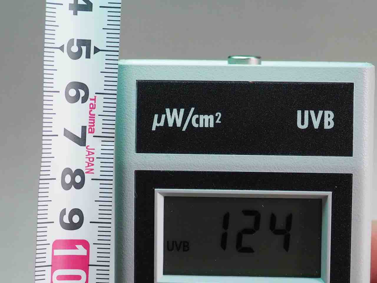 パンサーカメレオンに最適な爬虫類UVBライトの定期交換とファーガソン