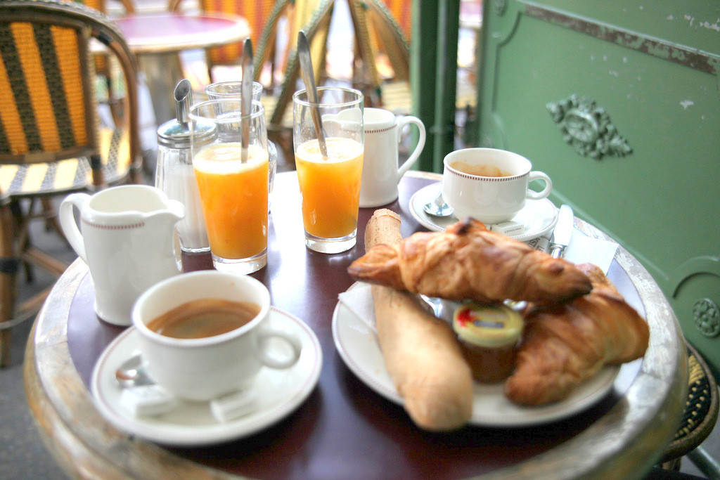 フランス人の朝ごはんの特徴 Colors In France フランス人の朝ごはんの特徴 Colors In France