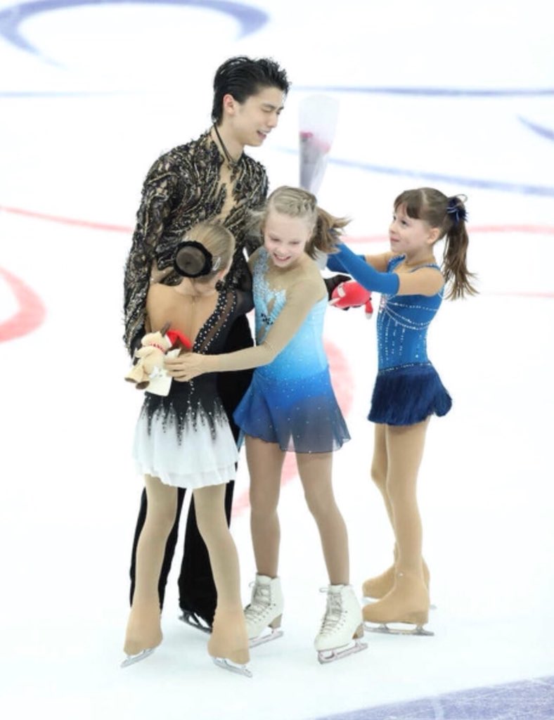 悲報 羽生結弦 美幼女に抱きつかれてしまう アダルトなblog 悲報 羽生結弦 美幼女に抱きつかれてしまう アダルトなblog