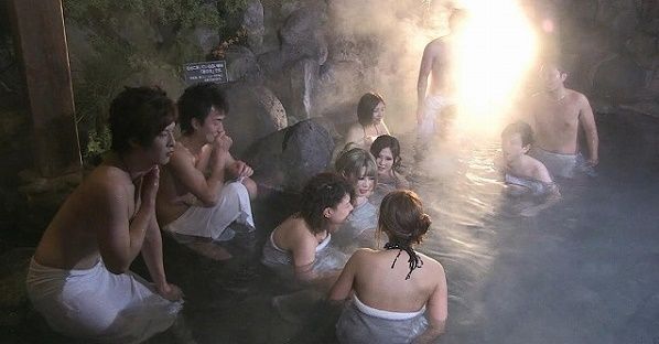 マンネリ彼女と入った家族風呂で覗き穴を発見 覗いてみた結果