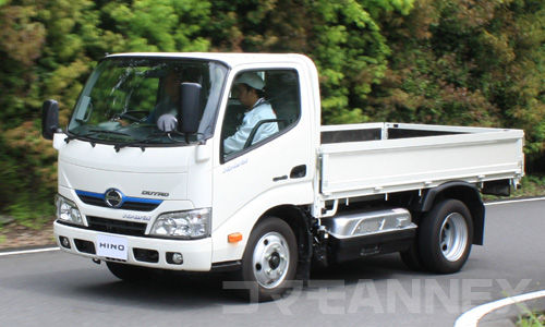 新型はハイブリッドが本命 日野デュトロ発表 コマモannex 新型はハイブリッドが本命 日野デュトロ発表 コマモannex