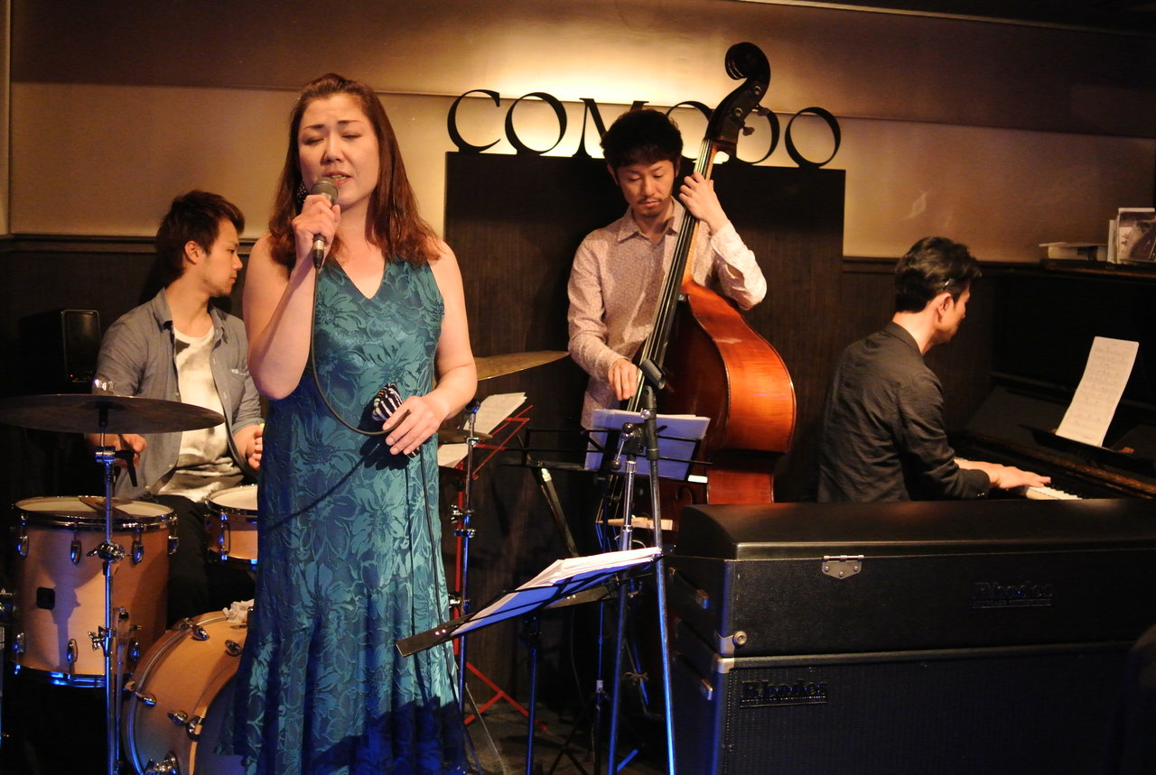 片山恵依子 Comodo Photo Gallery