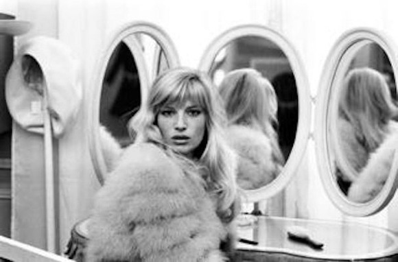 誕生日 Monica Vitti