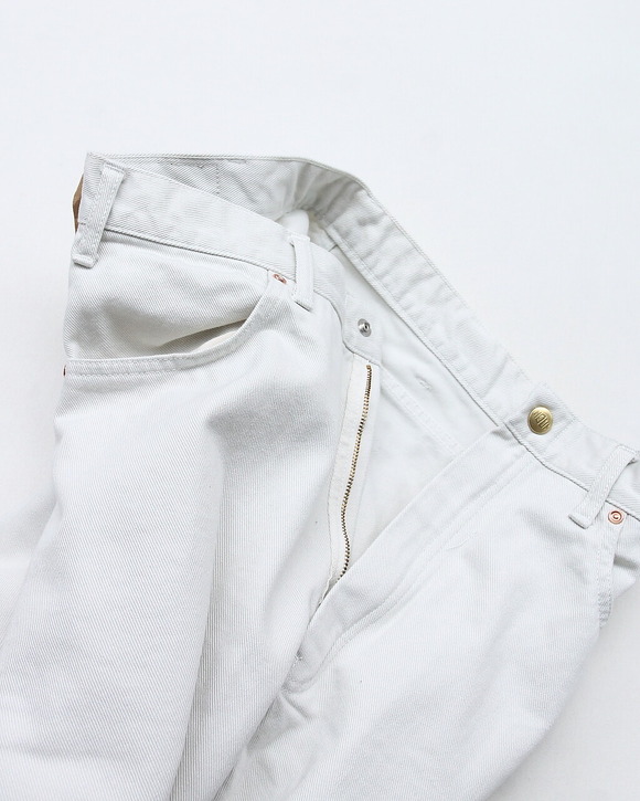 NOUN ”UF WHITE” 260817 (6)