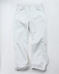 NOUN ”UF WHITE” 260817 (3)