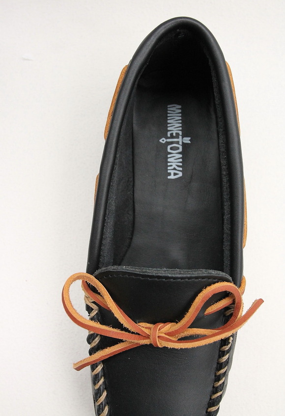 MINNETONKA ”Camp Moc BLACK”4