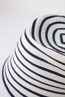 ARMEN Small Brim Tape Hat Navy x White (3)