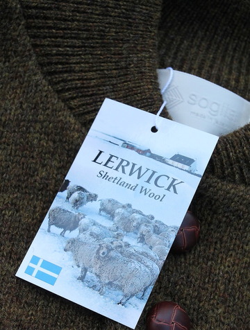 Soglia ”LERWICK Henreyneck Sweater OLIVE”231022 (5)