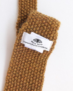 BLACK Sheep ”Hand KnitTie V HARVEST”250908 (2)