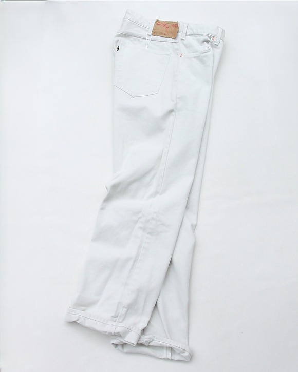 NOUN ”UF WHITE” 260817 (7)