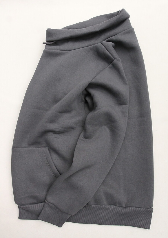 VESTI ”Cotton Fleece Mock Spindle CHARCOAL” (4)