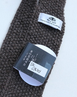 BLACK Sheep ”Hand KnitTie V DK GREY”251030 (3)