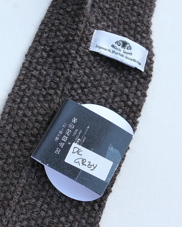 BLACK Sheep ”Hand KnitTie V DK GREY”251030 (3)