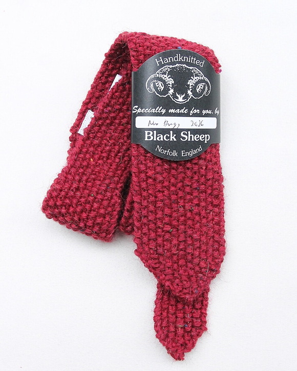 BLACK Sheep ”Hand Knit Tie V RADISH Nep” 260920