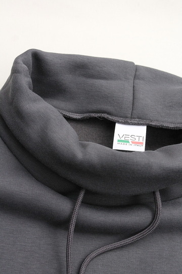 VESTI ”Cotton Fleece Mock Spindle CHARCOAL” (2)