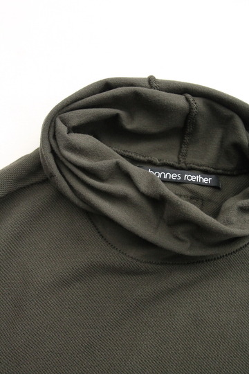 hannes roester ”Fine Cotton Pique Turtle Neck CAYYAK” (2)