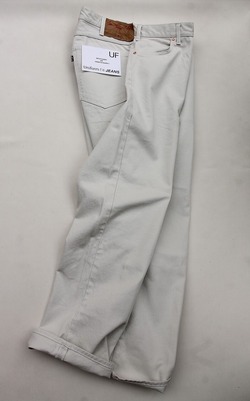 NOUN ”UF WHITE” 230707 (6)