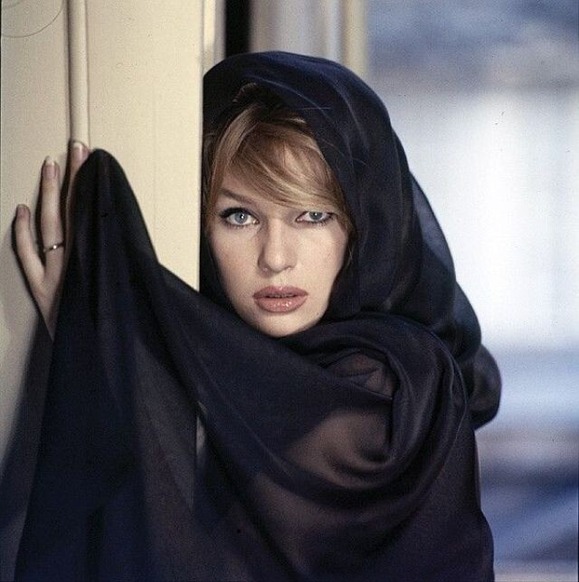  Annette Vadim