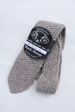 Black Sheep ”Hand Knit Tie GRAY” 231111 (2)