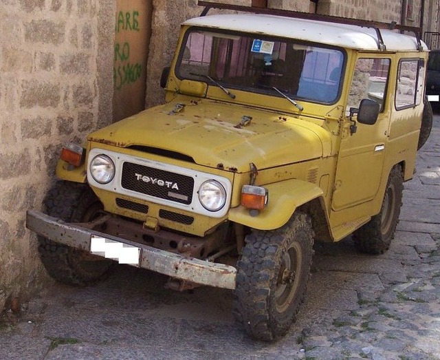733px-Toyota_Land_Cruiser_yellow_vl