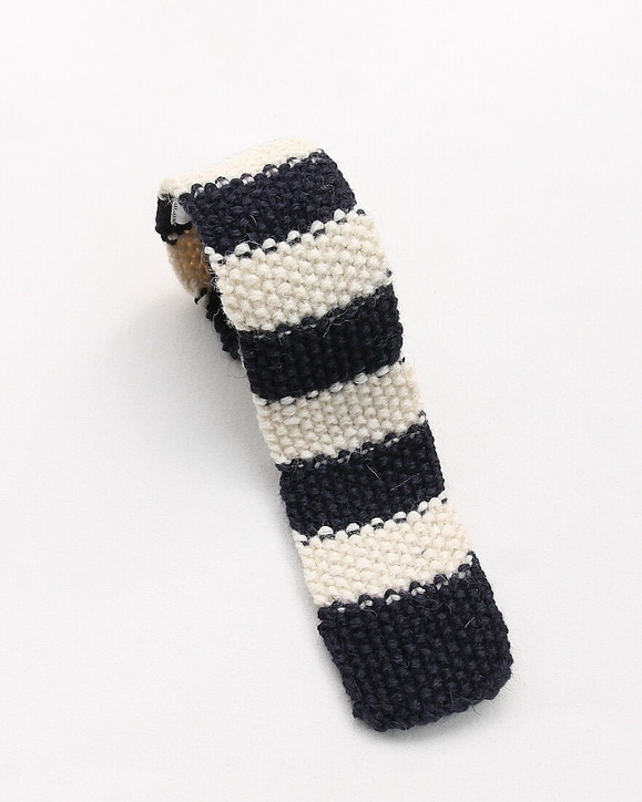 BLACK Sheep ”Hand Knit Tie ECRU NAVY”241104 (2)