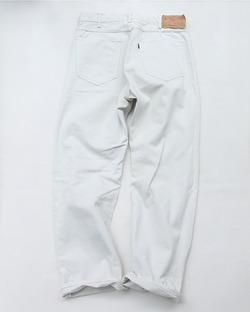 NOUN ”UF WHITE” 260817 (5)
