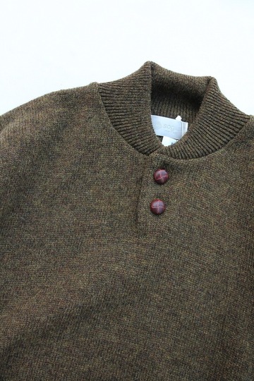 Soglia ”LERWICK Henreyneck Sweater OLIVE”231022 (2)