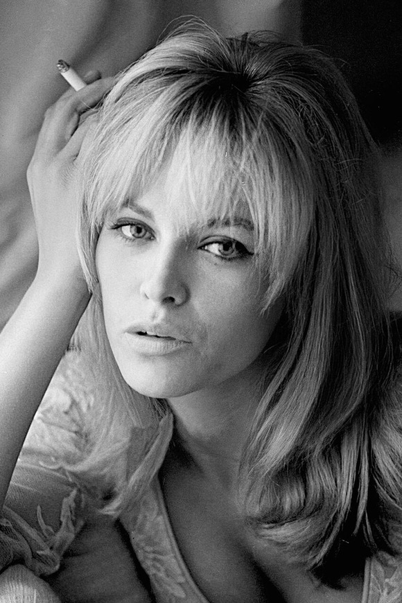  Nathalie Delon