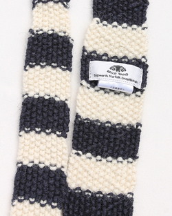 BLACK Sheep ”Hand Knit Tie ECRU NAVY”241104 (3)