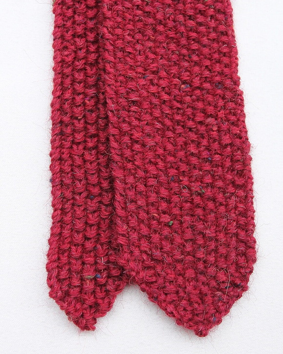 BLACK Sheep ”Hand Knit Tie V RADISH Nep” 260920 (3)