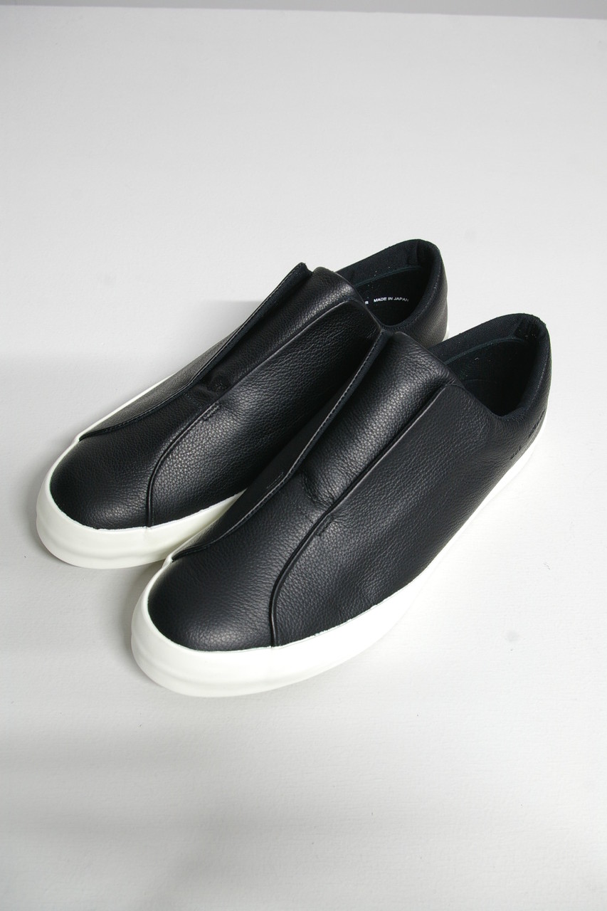 M.U.G × MOONSTAR/Grain Leather Sneaker/Black × White 通販 取り扱い
