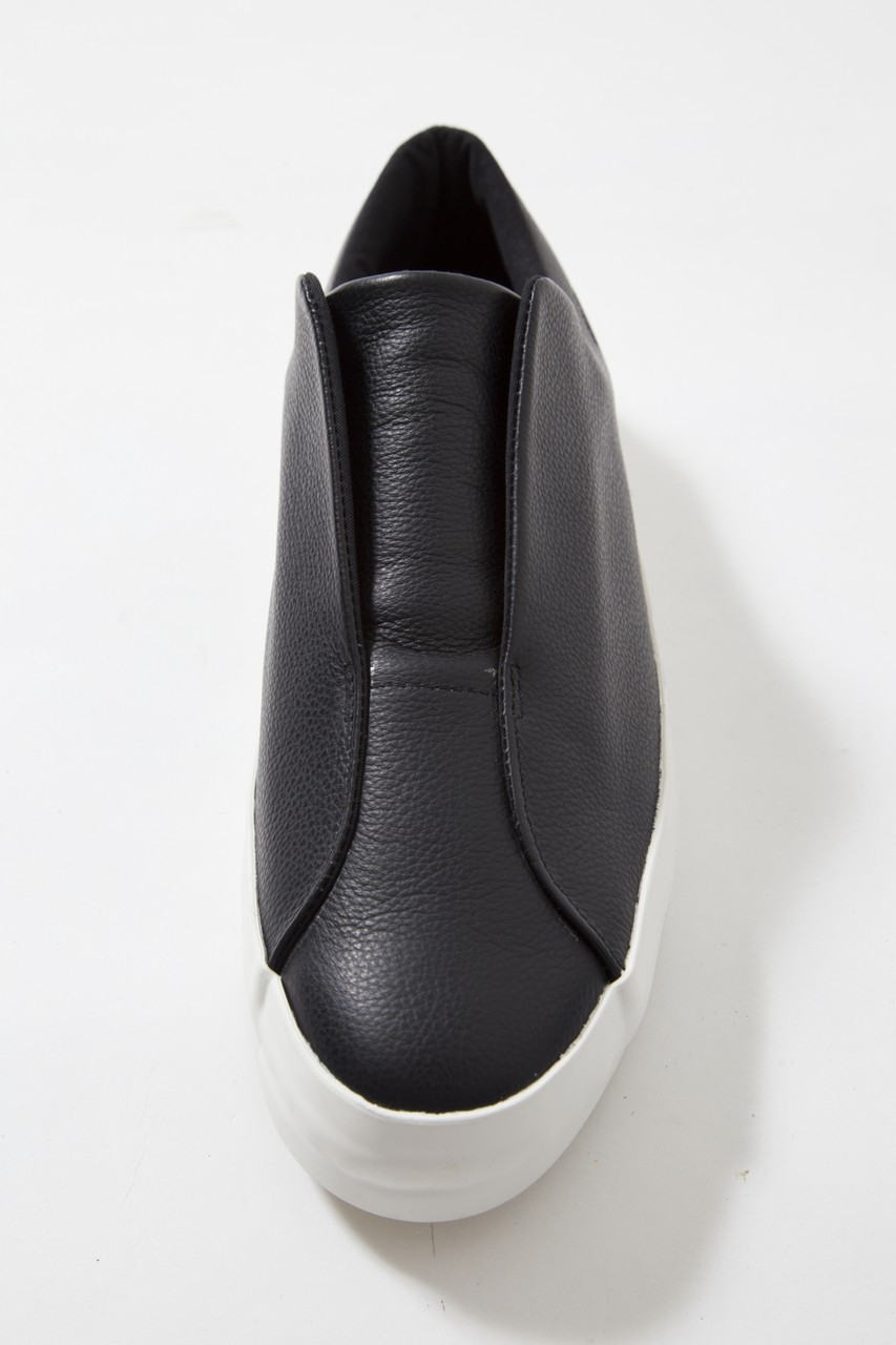 M.U.G × MOONSTAR/Grain Leather Sneaker/Black × White 通販 取り扱い