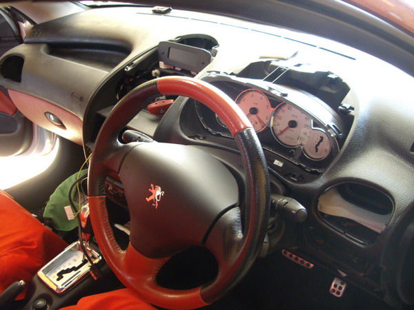 プジョー２０６ インパネのベトベト対策 ラテンでいくちゃ