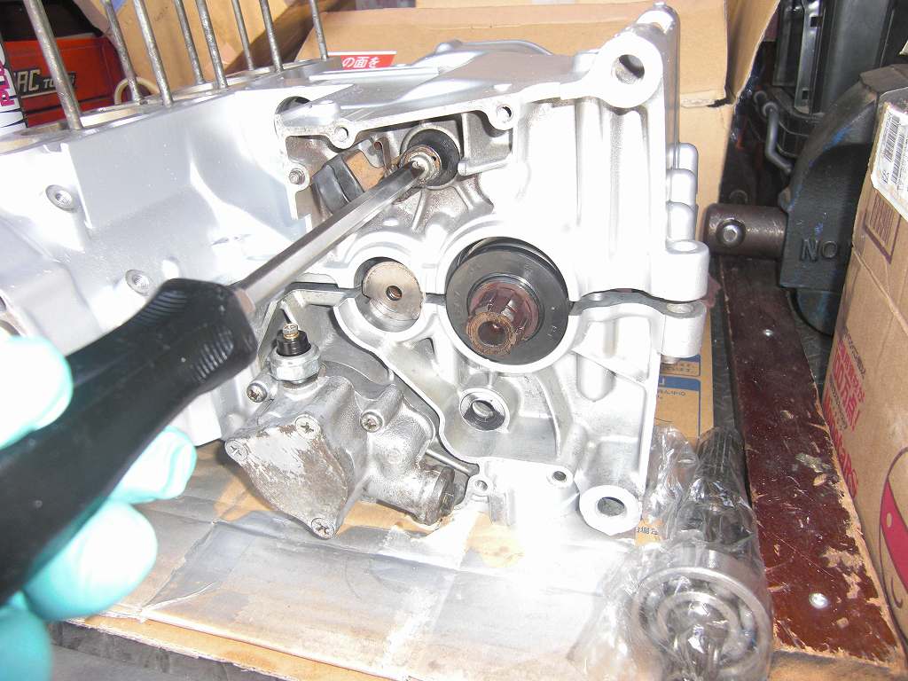 Cb550のミッション修理 エンジン全バラします その12 青空の下2 Cb550のミッション修理 エンジン全バラします その12 青空の下2