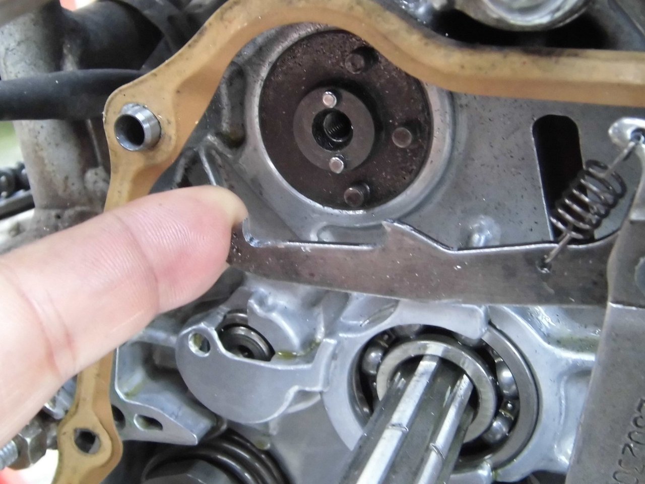 モンキーｒモタード ギア シフトスピンドルの改造 青空の下２