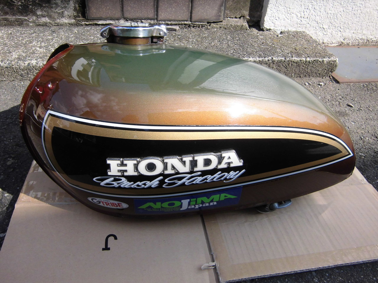 CB550ガソリンタンクのサビ具合チェック : 青空の下2
