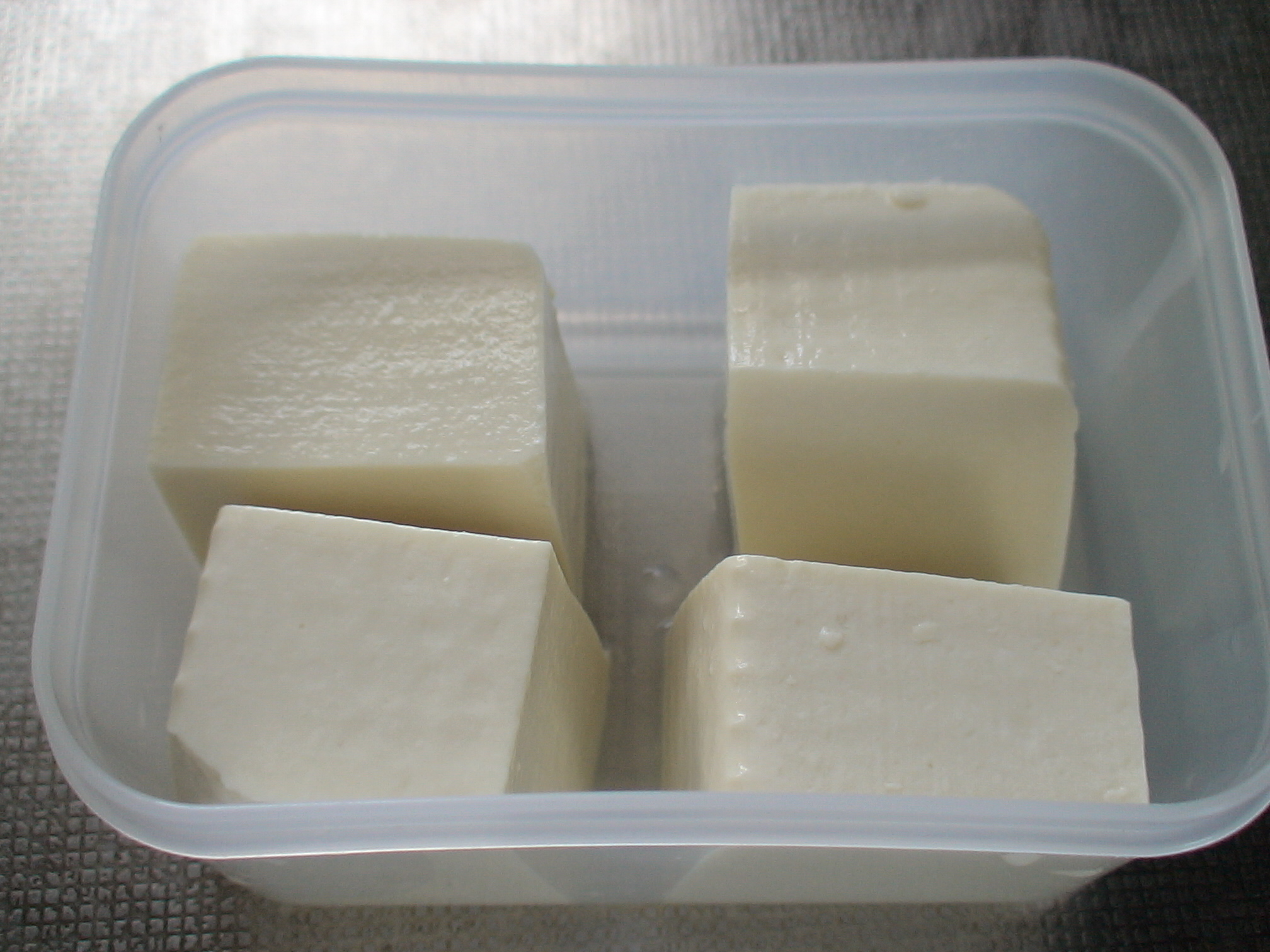 使いやすい大きさに切り、冷凍庫へ。 : 豆腐は凍らせると「お ...