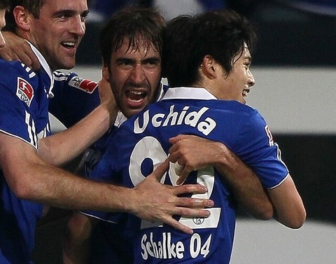 内田篤人と同時にシャルケ移籍のラウール バカか と思ったとマガトが明かす ほぼ久保くんサッカーまとめ 内田篤人と同時にシャルケ移籍のラウール バカか と思ったとマガトが明かす ほぼ久保くんサッカーまとめ
