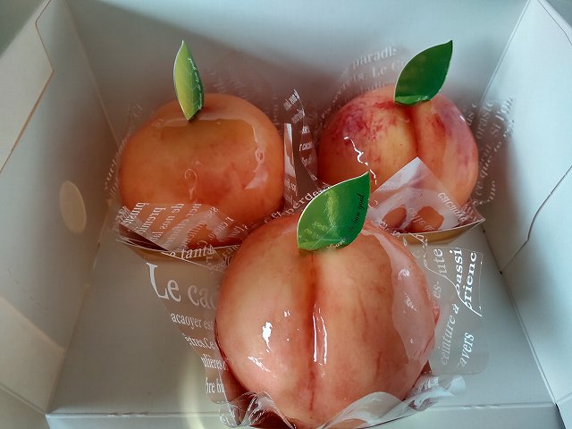 ちゅちゅたんの楽しい毎日 ハートフル にもあった桃をまるごと使ったケーキ