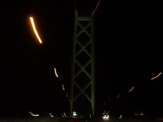 夜の明石海峡大橋