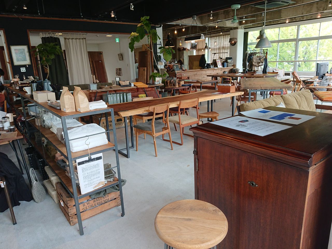 箕面船場のかっこいいカフェ「SQUARE Furniture Coffee Stand 箕面船場のかっこいいカフェ「SQUARE Furniture Coffee Stand