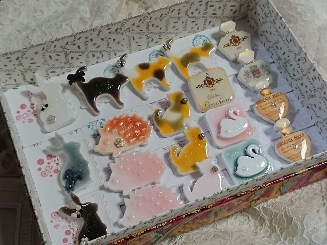 ちゅちゅたんの楽しい毎日 石膏で陶器風ブローチを作りました