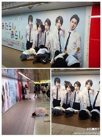 中国反応 日本で嵐の特大ポスター前で拝み込む人が出現 海外反応 クールジャパン 中国反応 日本で嵐の特大ポスター前で拝み込む人が出現 海外反応 クールジャパン