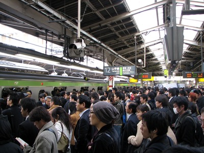 Rush_hour_at_Shinjuku_02